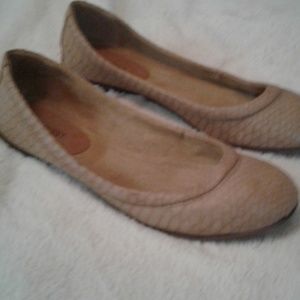 Nine West tan leather shoe